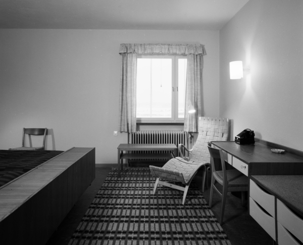 Digitaltmuseum valhall hotell interiör, sovrum med fåtölj och ...