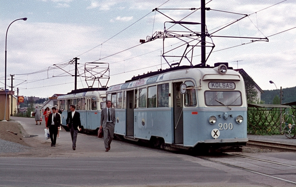 Oslo Sporveier. Gullfisker, B-tog, Vogn 200 Og 197, Har Ankommet Kolsås ...