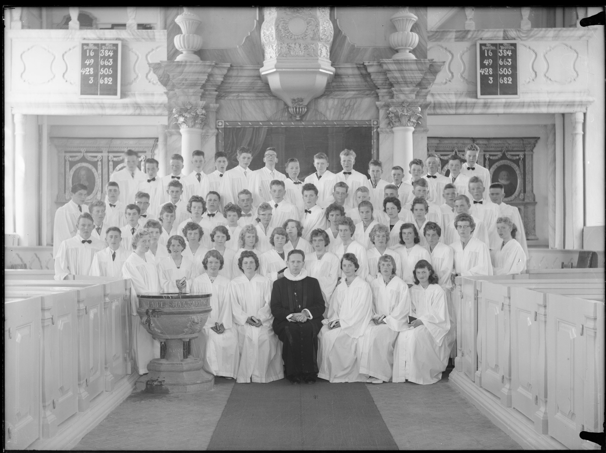 Konfirmanter i Røros kirke 1959 - Rørosmuseet / DigitaltMuseum